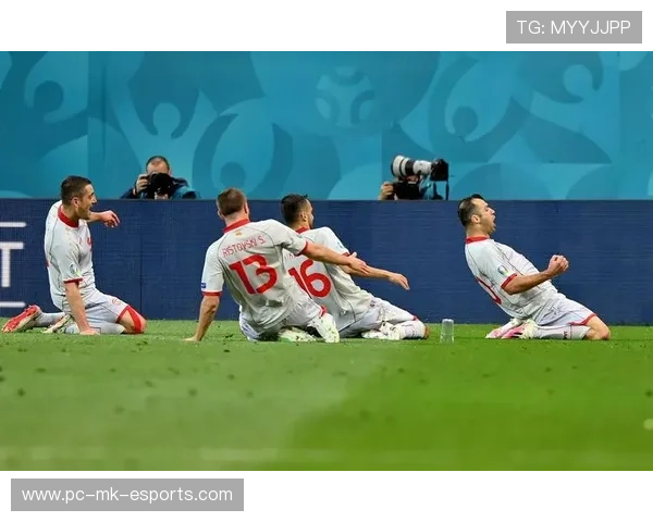 足球球星滑跪庆祝三条杠动作解析与背后寓意揭秘